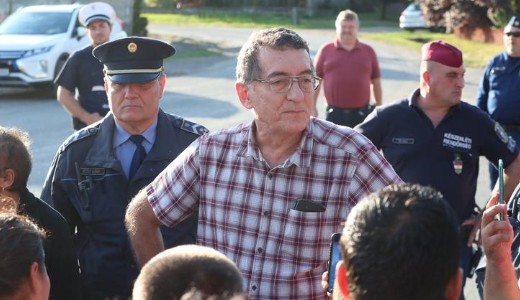 Elszabadultak az indulatok Cs�nyban: a polg�rmestert okolj�k a helyiek a 6 �ves kisl�ny hal�l��rt 