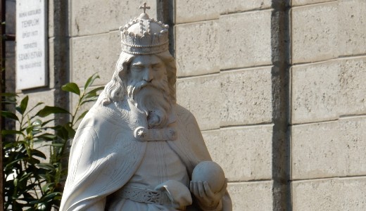 Felfggesztik a Szent Istvn-szobor elhelyezsi munklatait a XIII. kerletben