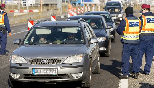 Bellt a hatrtkel Hegyeshalomnl, a benzinkutak kzl sok nem fogad tranzitjrmvet