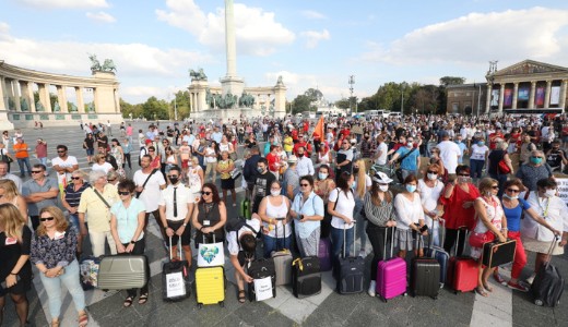 Fl hattl turistabuszok bntjk meg a kzlekedst Budapesten