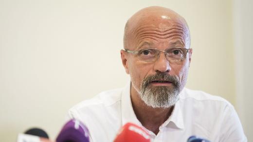 Zacher G�bor: 40 ezer szakdolgoz� hi�nyzik a rendszerb�l, komplett oszt�lyok vannak emiatt lez�rva