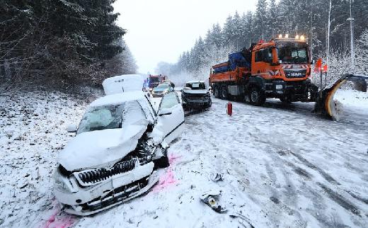 Figyelmeztette az aut�sokat a Magyar K�z�t a h�helyzet miatt: erre kell k�sz�lni a k�vetkez� 24 �r�ban